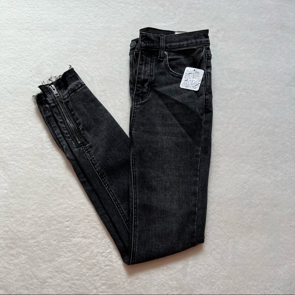 We The Free Black Skinny Jeans (Womens Sz 24) — Distressed Knees + Ankle Zippers